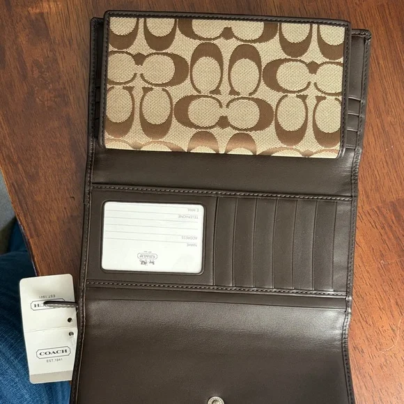 Vintage Coach Hampton Tan and Brown Signature Wallet - Picture 8 of 8